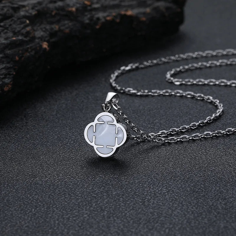 CLOVER PENDANT